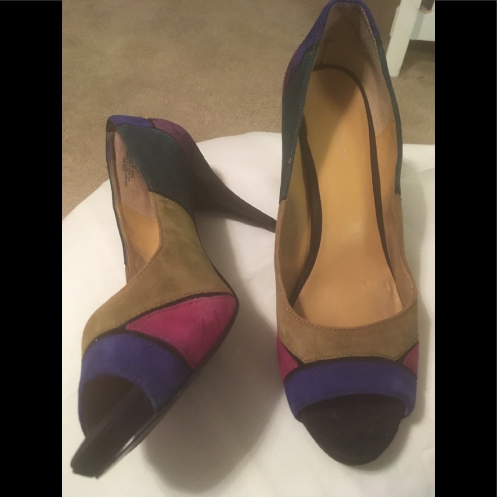 Shoes - Picture 2 of 4